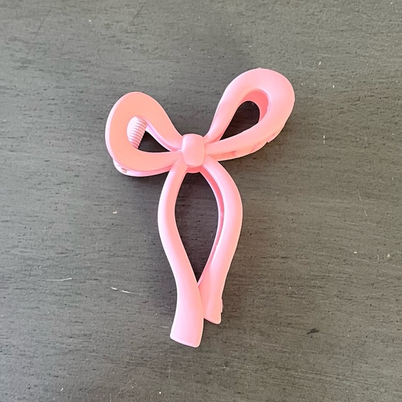 1/$5 or 3/$10 NWOT Light Pink Large Extra Hold 4.25" Lobster Claw Bow Hair Clip - Picture 1 of 5